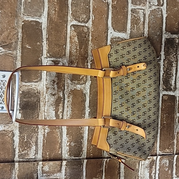 Dooney & Bourke Handbags - Dooney Bourke bag
